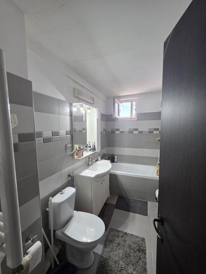 Apartament 3 camere semidecomandat - zona FAR