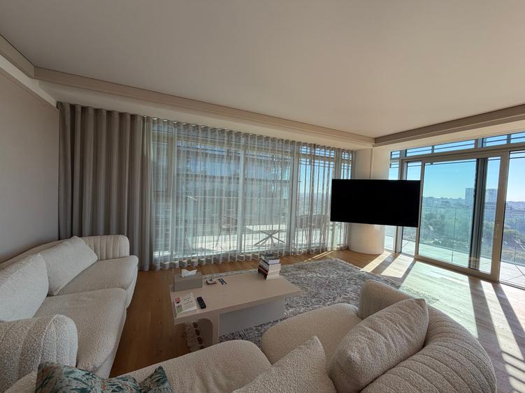 Apartament deosebit cu vedere la lacul Floreasca în Up-Site,3 parcări valabile
