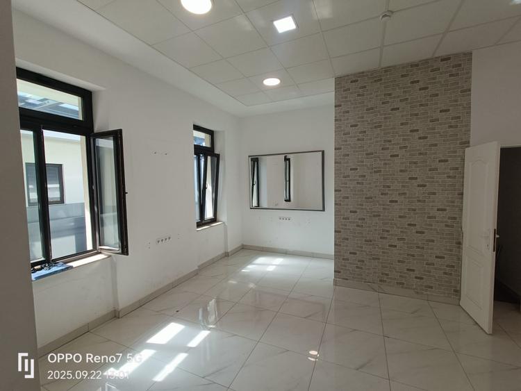 Spații comerciale de închiriat