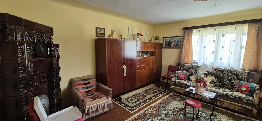 Gospodărie de vanzare, situată în Asuajul de Sus, cu teren generos de 8126