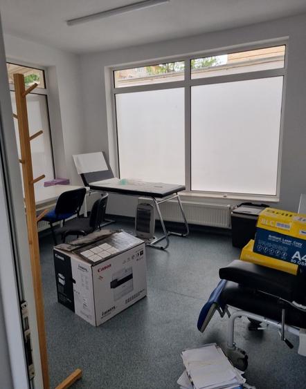 Spațiu comercial de închiriat, 11 camere, pretabil cabinet medical