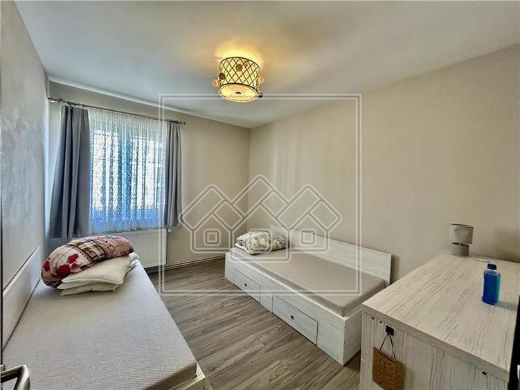 Casa individuala in Sibiu, 373mp teren, 8 camere, pretabila investitie