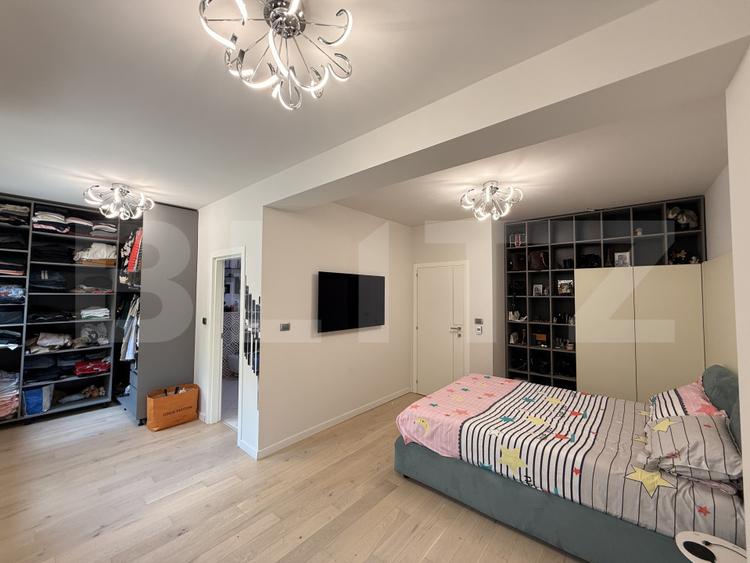 Apartament 4 camere, 112.05 mp, 2 niveluri, curte, loc de parcare, Ultracentral