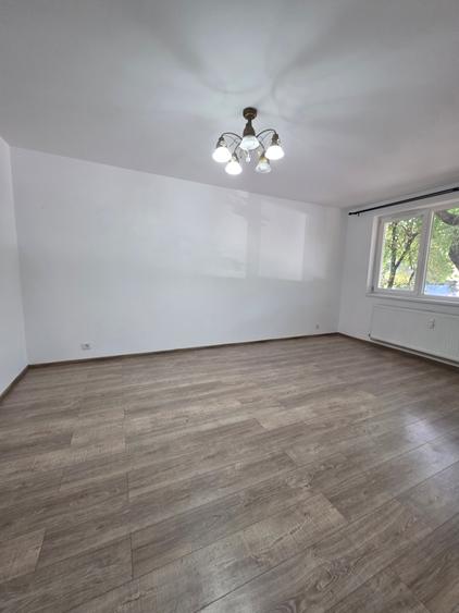 Apartament cu 3 camere de inchiriat in zona Piata Resita