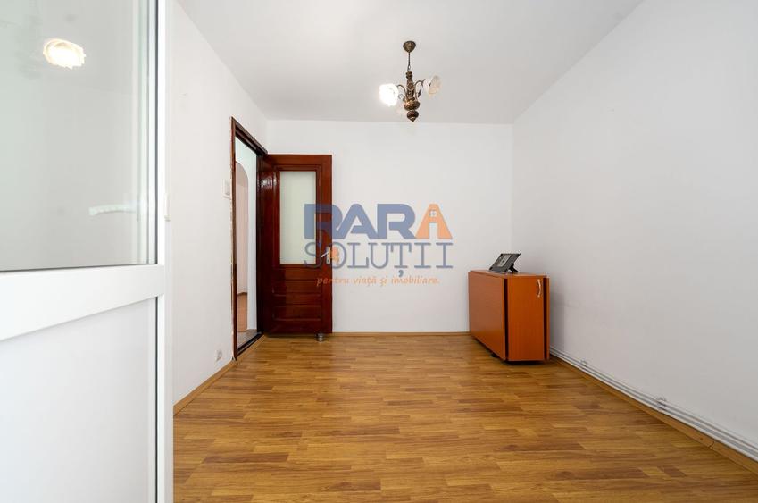 Apartament la etajul 1, semimobilat