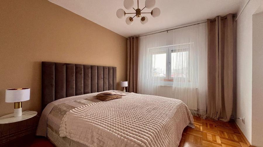Vând apartament 5 camere