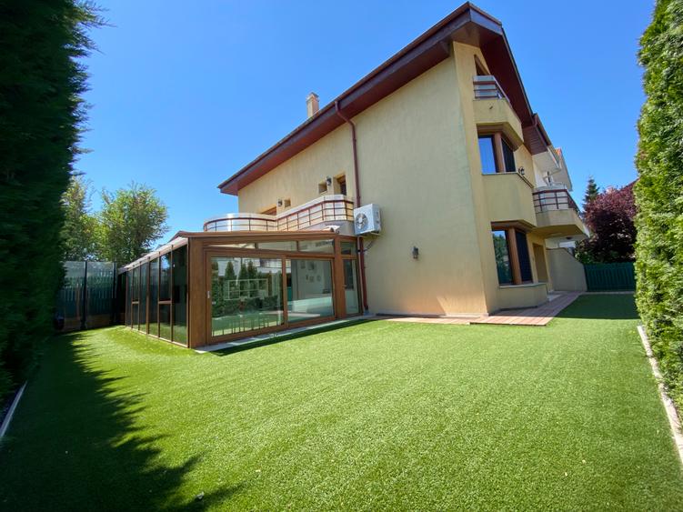 Lovely fully furnished villa with elevator in gated community