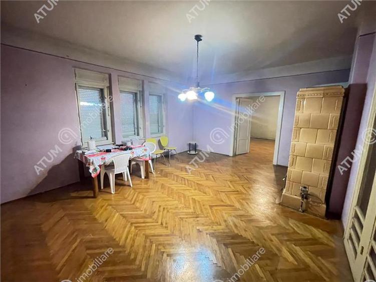 Apartament cu 4 camere 420 mp teren si garaj in Sub Arini Sibiu