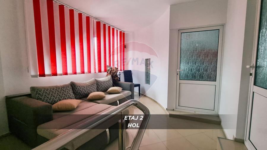 Casă / Vilă cu 10 camere de vânzare în SIGHETUL MARMATIEI zona Central