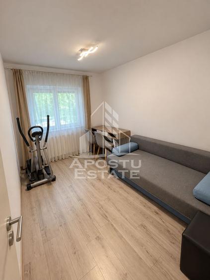 Apartament de vanzare cu 3 camere, 2 bai, zona Soarelui