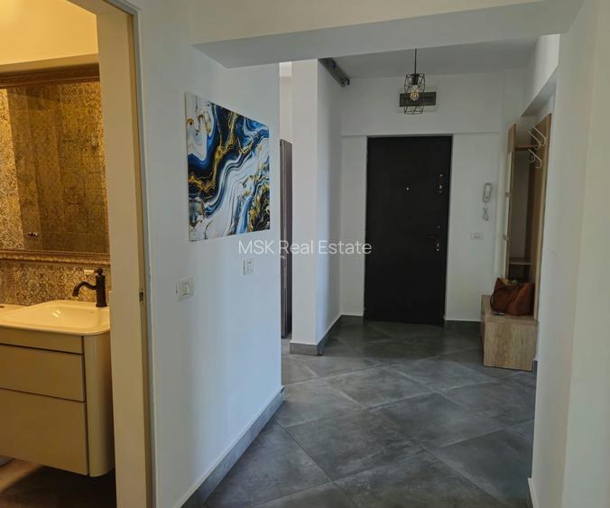 3  camere  /prima inchiriere/13  Septembrie/vis  a vis  de  Catedrala - 6