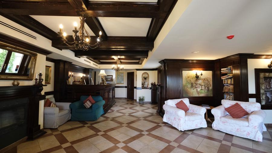Vanzare hotel in zona superba de munte cu priveliste incredibila din camere