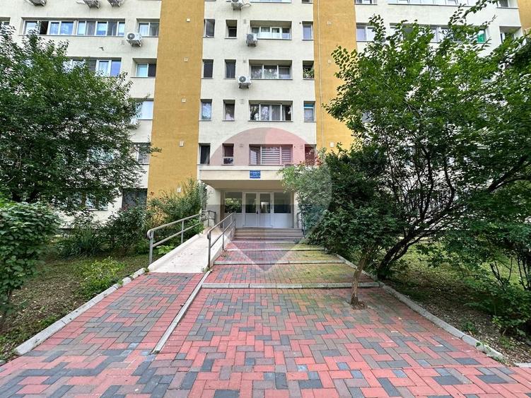 Inchiriere apartament cu 2 camere/ loc de parcare
