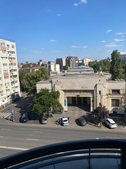 Proprietar , vand garsoniera f spatioasa, bine intretinuta, luminoasa, intrare