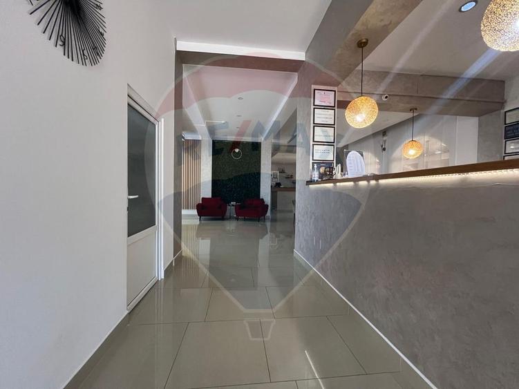 Hotel / Pensiune cu 43 camere de vânzare în Costinesti