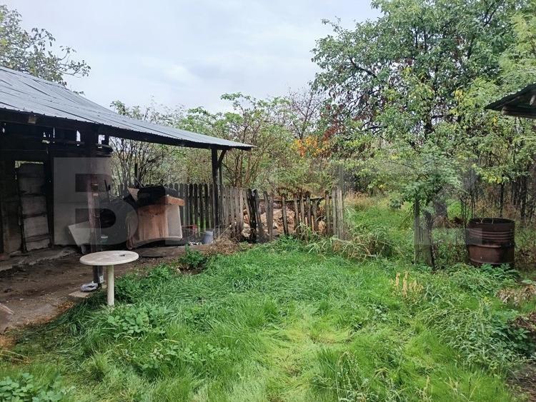 Casa renovabila,  cu un teren 2000 m,  intr-o zona linistita!