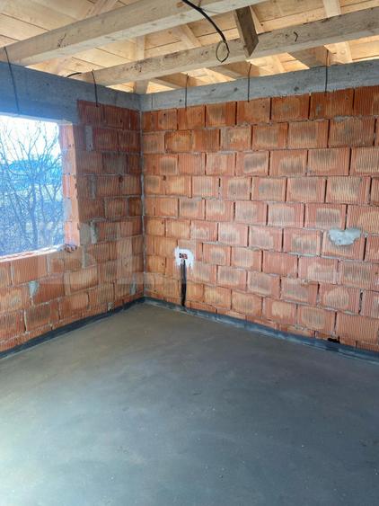 Case 3 camere, 115mp, zona Tisauti