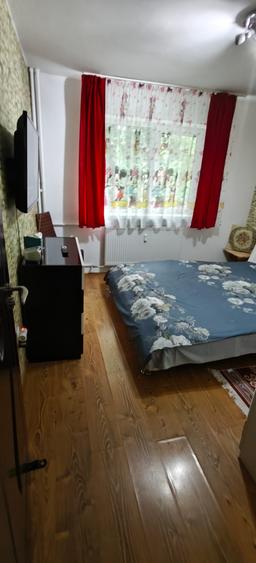 Vand in Nord,bloc cubulet ,et1,ap2camere decomandat,pret 68000 euro neogociabil