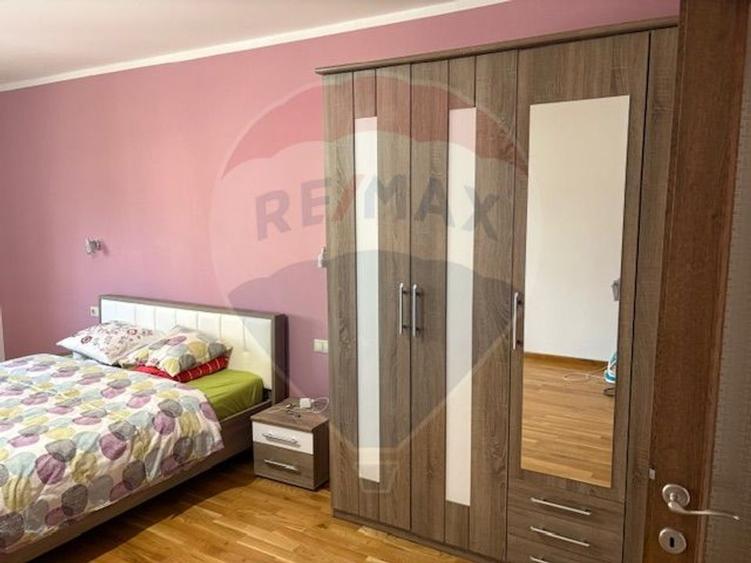 Casă / Vilă cu 5 camere de vânzare