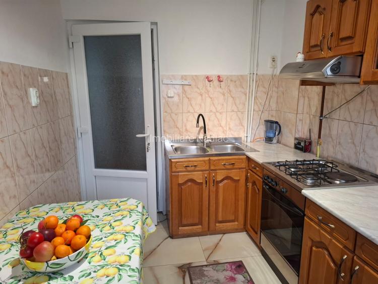 Apartament renovat recent 3 camere etaj 2 in Nădlac - 11