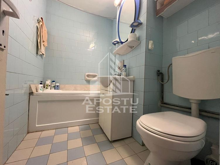 Apartament cu 2 camere, semidecomandat, etaj intermediar, Dambovita