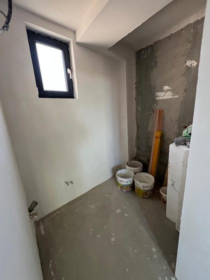 Casa din 2 apartamente și 2 birouri