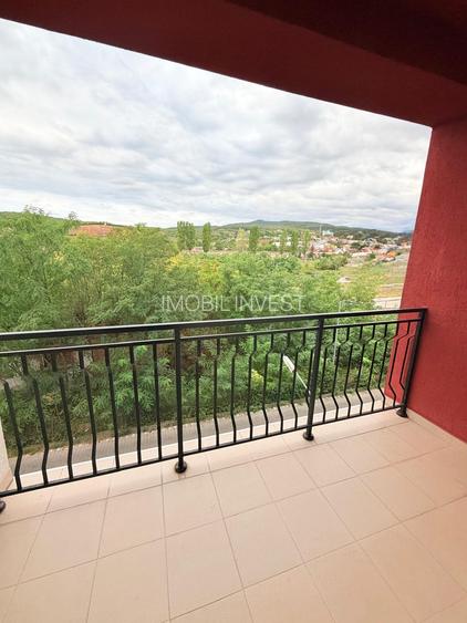 Apartament 3 camere-Cetate,65 mp + balcon 7 mp,2 parcări + boxă - 9