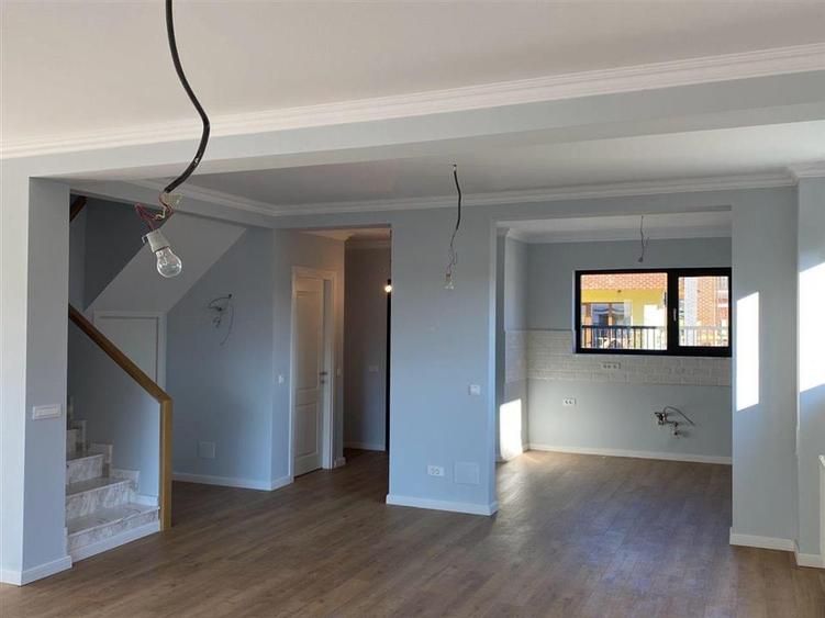 Casa Vila Duplex NOUA 5 camere Otopeni curte proprie acces privat