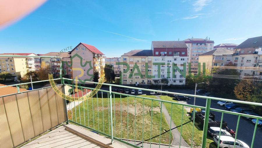 Apartament de vanzare 3 camere decomandat – Calea Poplacii, 2 balcoane, pivniță