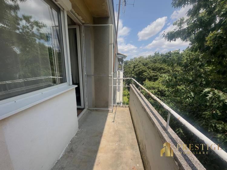 Apartament cu 3 camere de vanzare pe str.Selimbarului-Oradea