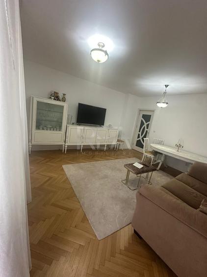 Apartament 3 camere Sala Palatului +pod , aporape de metrou