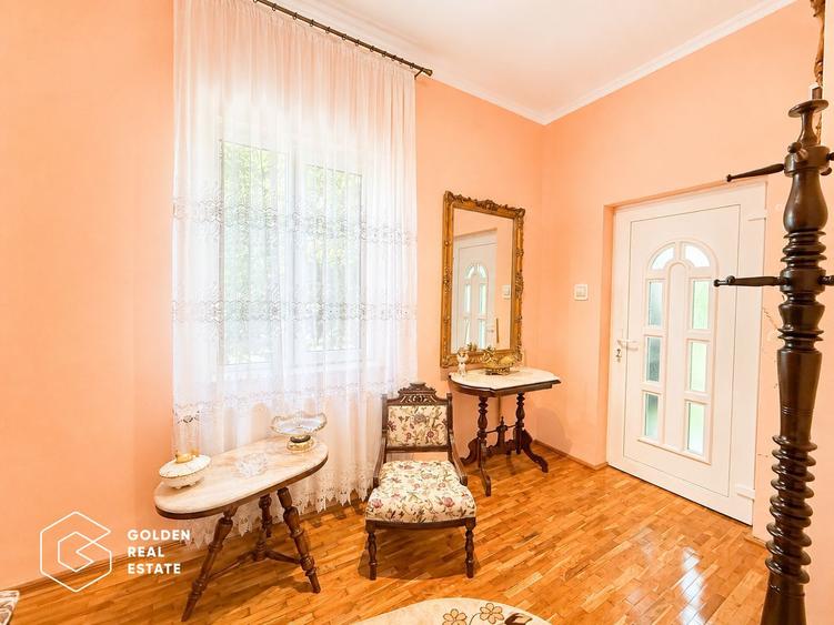 Apartament la casa cu 3 camere, zona Centrala