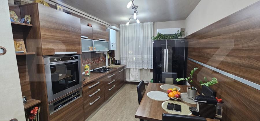Apartament 3 camere, decomandat 70 mp, zonă centrală – Deva