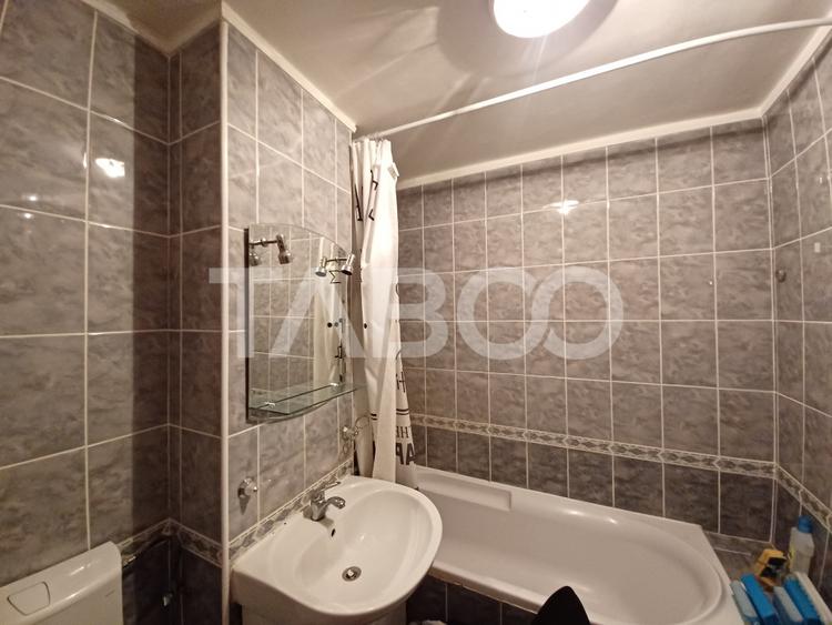Apartament pentru muncitori 4 camere si 2 balcoane Mihai Viteazul