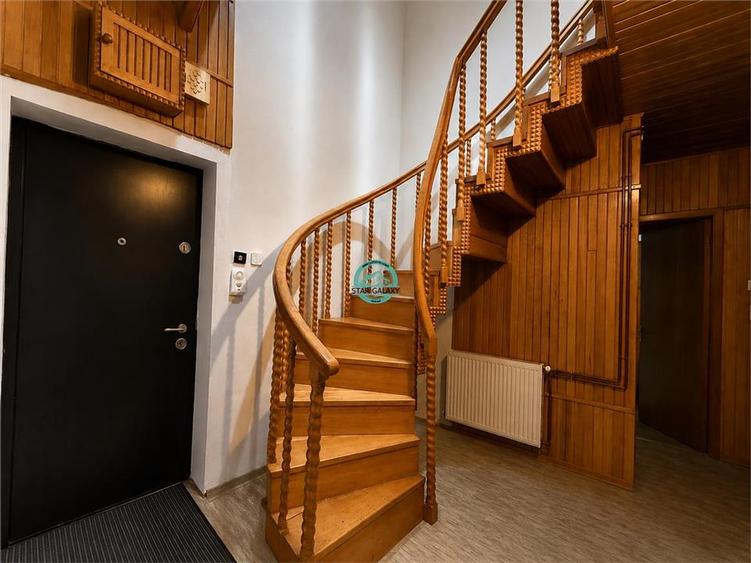Apartament tip penthouse cu 5 camere de inchiriat, zona Poli 2