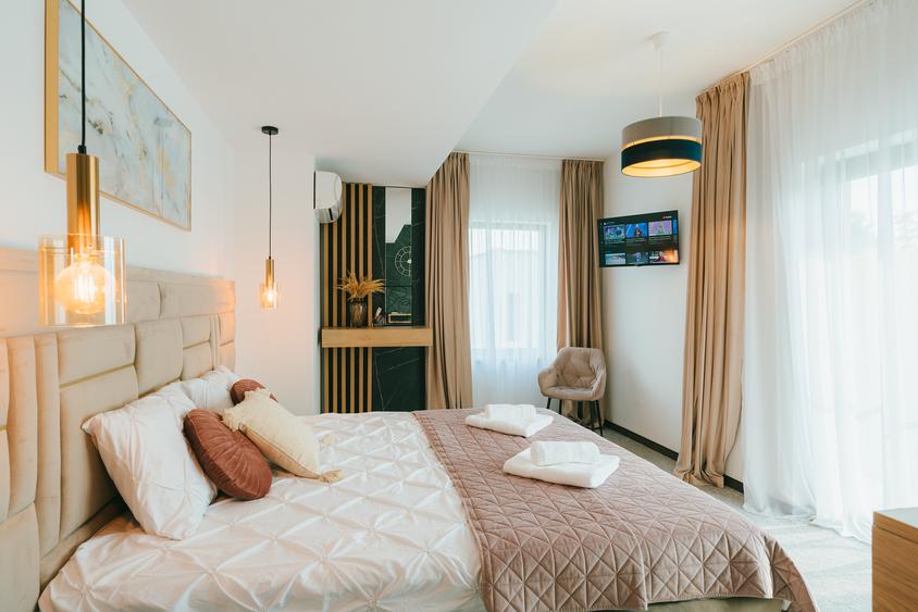 Casă Nouă de Lux pe Malul Lacului Corbeanca |Grădină 1.461 mp, Piscină și Ponton
