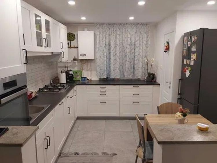 Apartament 3 camere, et. P/4, in Zorilor, str. Lunii