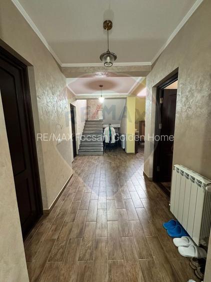 Casă / Vilă nouă cu 5 camere + casă bătranească renovată - 4