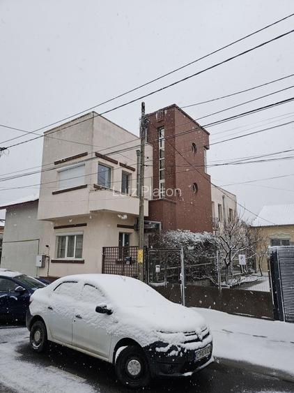 Vila D+P+E+terasa circulabila si curte betonata - 16
