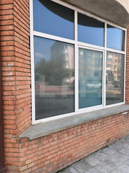 Spatiu de inchiriat, 146 mp, vitrina 20 ml, zona Burdujeni