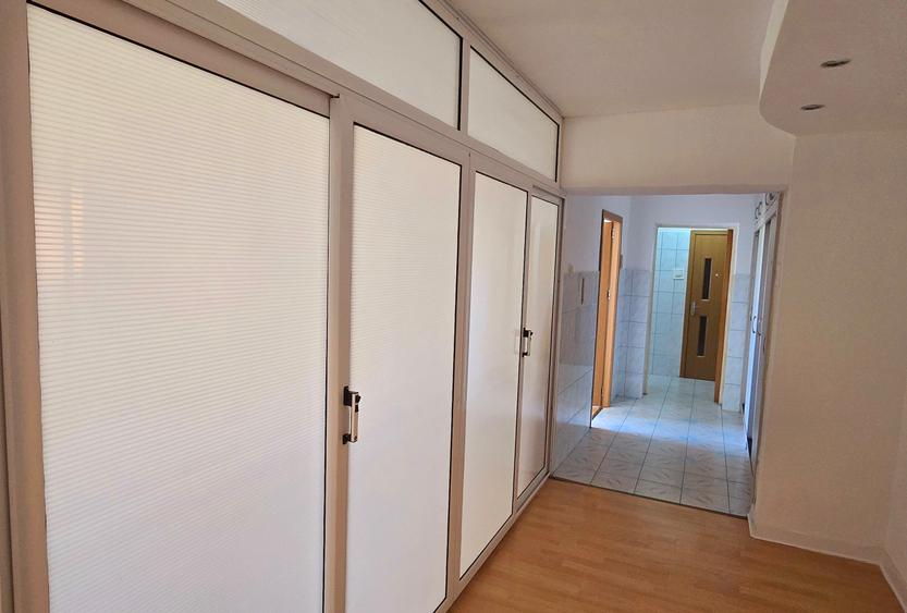 Apartament 3 camere cu centrala proprie