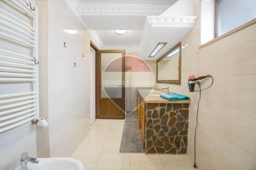 Proprietate de Poveste/ MANDRA/ DE VANZARE!- piscina exterioara! - 48
