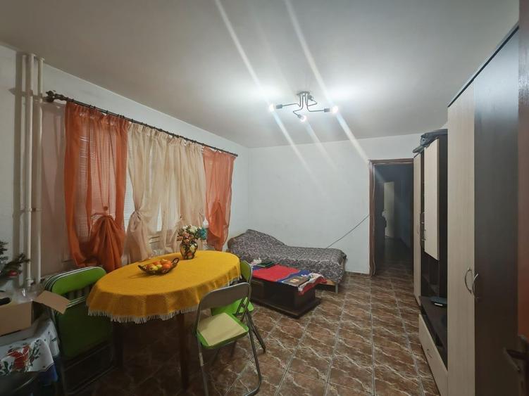 Apartament 3 camere, Brancoveanu, zona Covasna. Loc parcare.