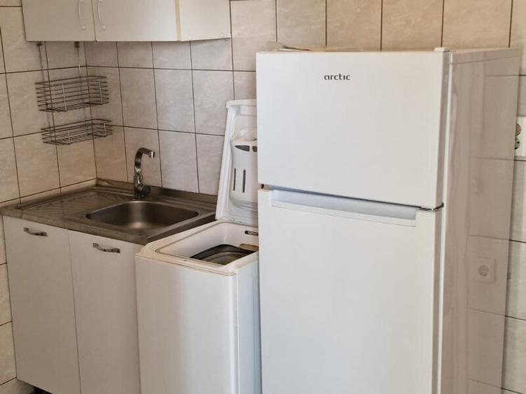 Dorobanti, I.N.G, Rovere Mobili, stradal