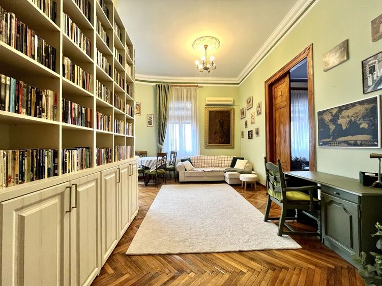 Apartament grandios cu vedere spectaculoasă spre Piața Libertății
