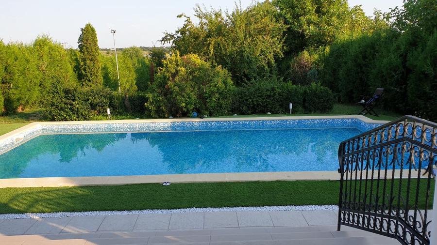 VILA IMPRESIONANTA CU ACCES LA LAC si PISCINA