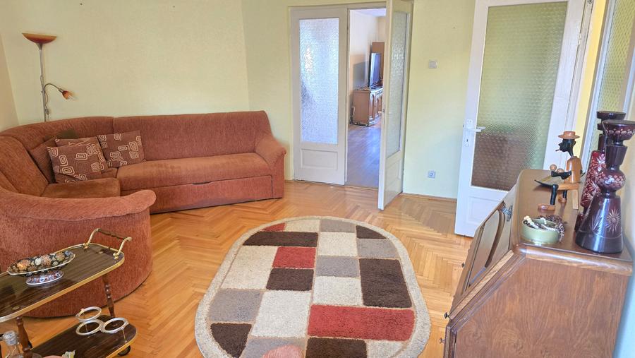 Vand apartament 4 camere Deva, Decebal (Cuza Voda, Catedrala), etaj 1, mobilat