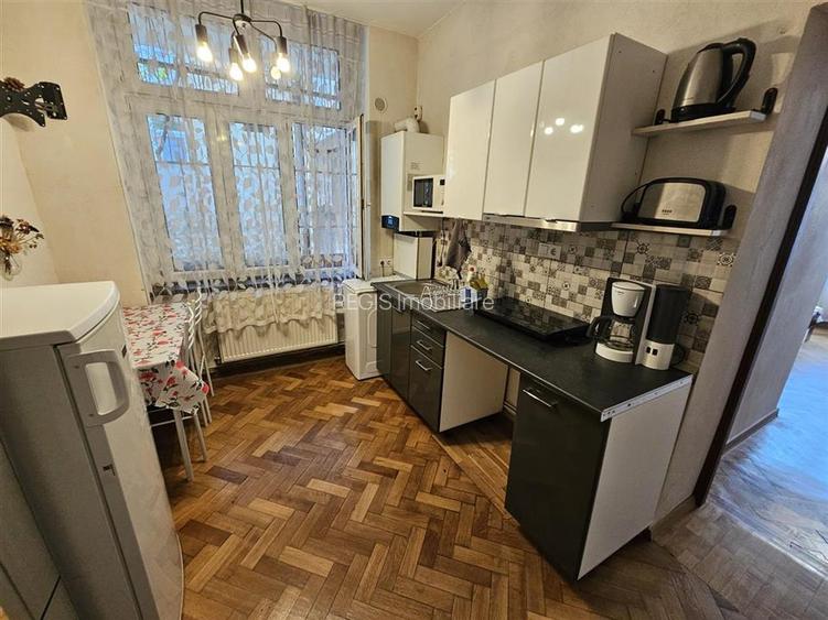 Investitie la cheie in zona centrala! 2 apartamente la casa, transformate in 3 u - 10