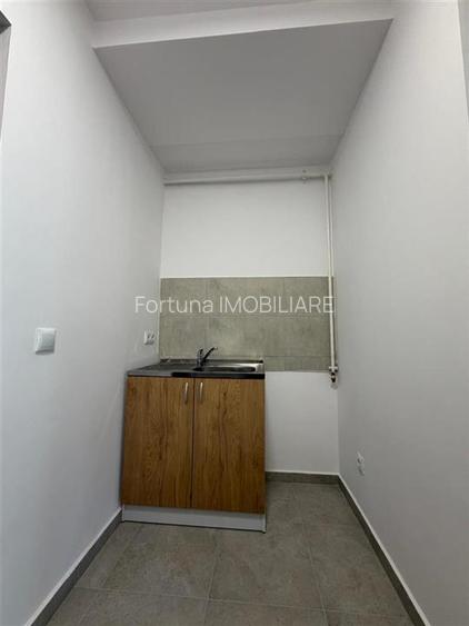 Garsoniera mica, renovata, centrala termica proprie, str. Zizinului - 5