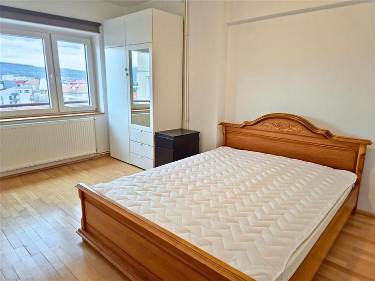 DE INCHIRIAT - 3 CAMERE, CENTRAL, BLOC CU LIFT